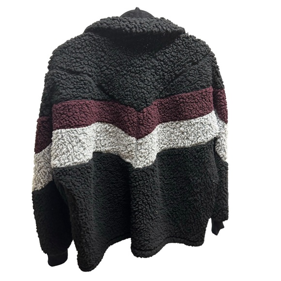 Maurice’s Quarter Zip Cozy Sherpa |  Large | Light Gray, Dark Gray, Purple |0023 - Picture 2 of 6